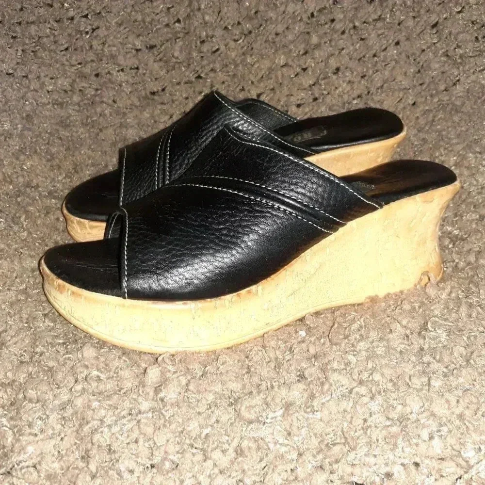 ROOTS Canada-Black Tribe Leather Slides